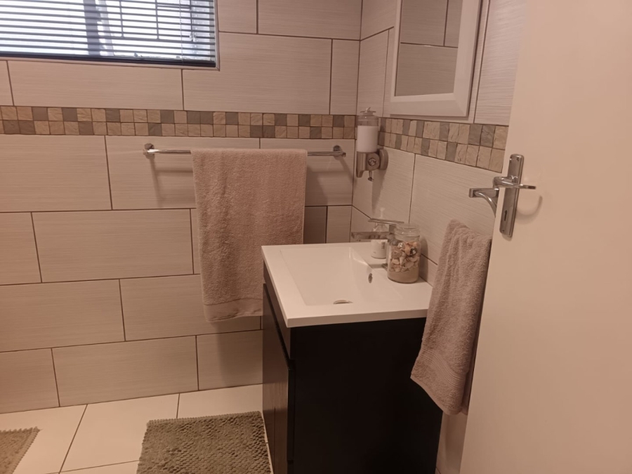 4 Bedroom Property for Sale in Carters Glen Northern Cape